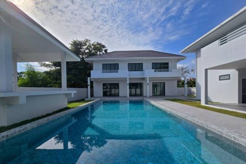Chalet de 4 dormitorios en Phuket, Tailandia № 124468 - foto 3