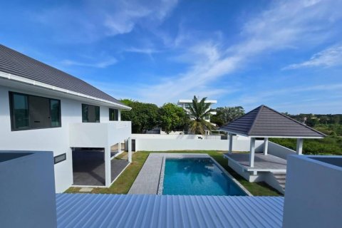 Chalet de 4 dormitorios en Phuket, Tailandia № 124468 - foto 2