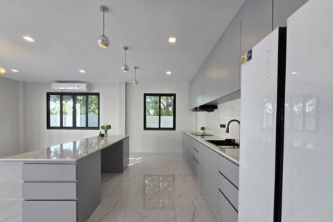 Chalet de 4 dormitorios en Phuket, Tailandia № 124468 - foto 6