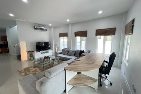 Chalet de 4 dormitorios en Hua Hin, Tailandia № 124472 - foto 8