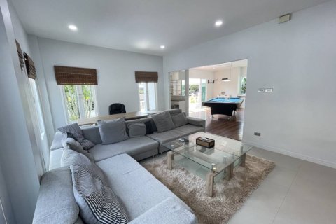 Chalet de 4 dormitorios en Hua Hin, Tailandia № 124472 - foto 9