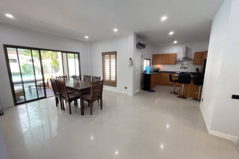 Chalet de 4 dormitorios en Hua Hin, Tailandia № 124472 - foto 10