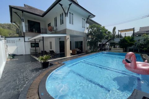 Villa in Hua Hin, Thailand 4 bedrooms № 124472