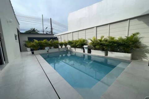 Chalet de 3 dormitorios en Kathu, Tailandia № 124381 - foto 2