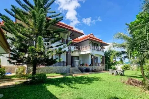 Casa de 4 dormitorios en Kathu, Tailandia № 131751