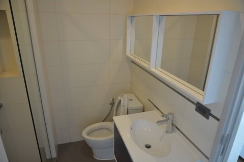Condominio de 1 dormitorio en Phra Khanong, Bangkok, Tailandia № 143956 - foto 5