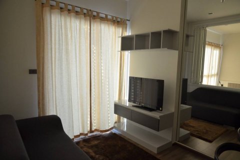 Condominio de 1 dormitorio en Phra Khanong, Bangkok, Tailandia № 143956 - foto 2