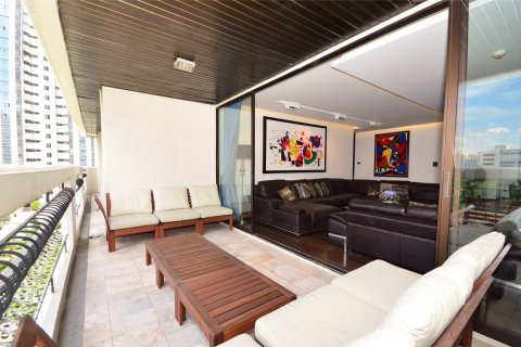Condominio de 3 dormitorios en Bangkok, Tailandia № 143955 - foto 16