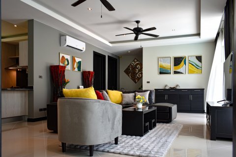 Casa de 4 dormitorios en Pattaya, Tailandia № 123560 - foto 10