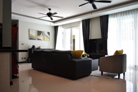 Casa de 4 dormitorios en Pattaya, Tailandia № 123560 - foto 7
