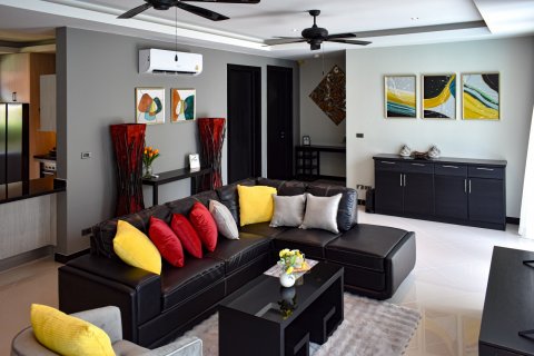 Casa de 4 dormitorios en Pattaya, Tailandia № 123560 - foto 9
