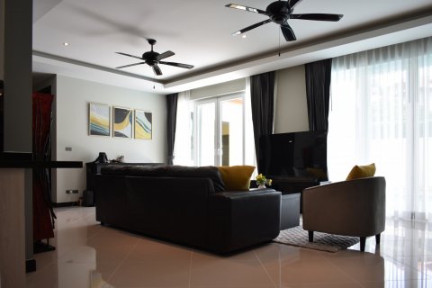 Casa de 4 dormitorios en Pattaya, Tailandia № 123560 - foto 8