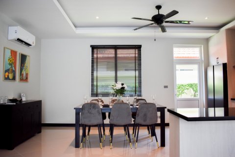 Casa de 4 dormitorios en Pattaya, Tailandia № 123560 - foto 14