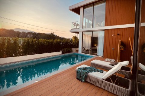 Chalet de 4 dormitorios en Bang Tao, Tailandia № 71767