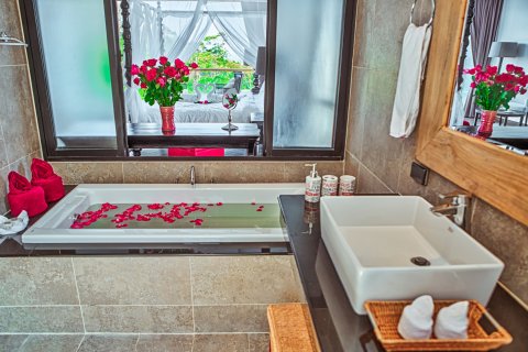 Chalet de 6 dormitorios en Bang Tao, Tailandia № 74270 - foto 6