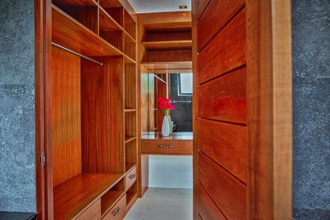 Chalet de 6 dormitorios en Bang Tao, Tailandia № 74270 - foto 23
