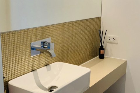 Condominio de 2 dormitorios en Bangkok, Tailandia № 143379 - foto 11