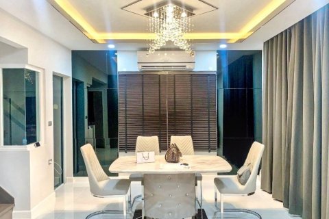 Casa de 3 dormitorios en Bangkok, Tailandia № 126698 - foto 8