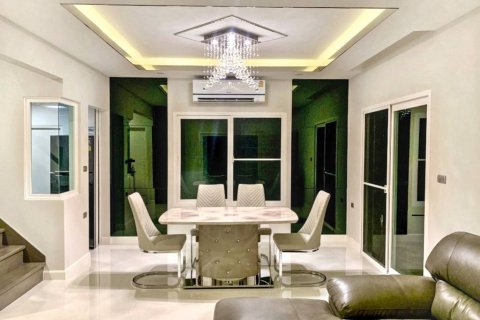 Casa de 3 dormitorios en Bangkok, Tailandia № 126698 - foto 7