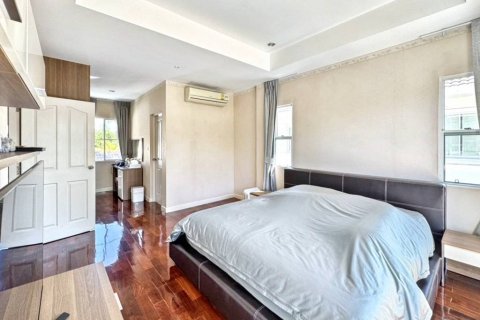 Casa de 3 dormitorios en Samut Prakan, Tailandia № 126701 - foto 7