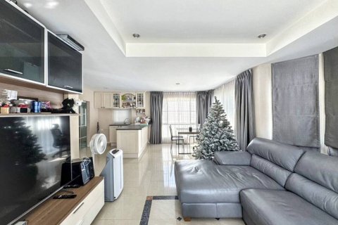 Casa de 3 dormitorios en Samut Prakan, Tailandia № 126701 - foto 3
