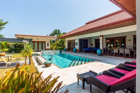 Casa de 5 dormitorios en Hua Hin, Tailandia № 125507 - foto 3