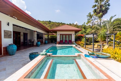 Casa de 5 dormitorios en Hua Hin, Tailandia № 125507 - foto 5