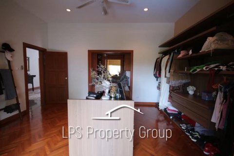 House in Hua Hin, Thailand 5 bedrooms № 125512