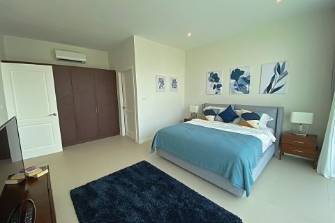 Casa de 4 dormitorios en Hua Hin, Tailandia № 125513 - foto 15