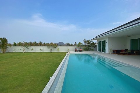 Casa de 4 dormitorios en Hua Hin, Tailandia № 125513 - foto 2