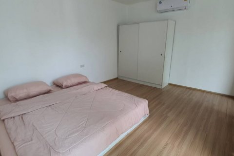 Casa de 6 dormitorios en Pattaya, Tailandia № 82453 - foto 17