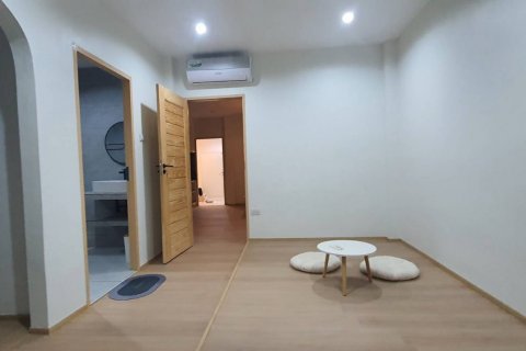 Casa de 6 dormitorios en Pattaya, Tailandia № 82453 - foto 6