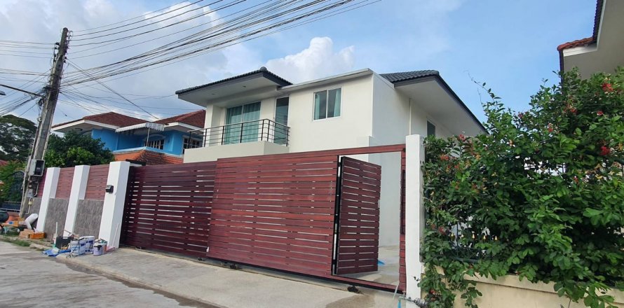 Casa de 6 dormitorios en Pattaya, Tailandia № 82453