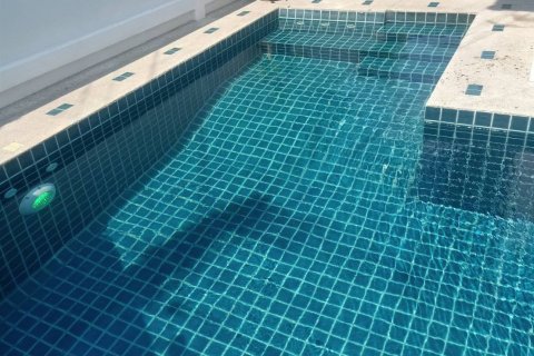 Casa de 6 dormitorios en Pattaya, Tailandia № 82453 - foto 4