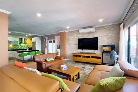Casa de 5 dormitorios en Pattaya, Tailandia № 82451 - foto 9