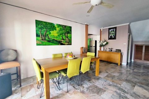 Casa de 5 dormitorios en Pattaya, Tailandia № 82451 - foto 12