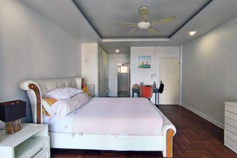 Casa de 5 dormitorios en Pattaya, Tailandia № 82451 - foto 29