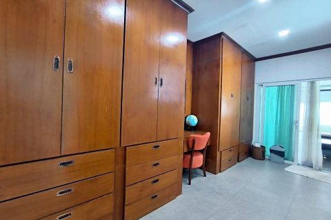 Casa de 5 dormitorios en Pattaya, Tailandia № 82451 - foto 23