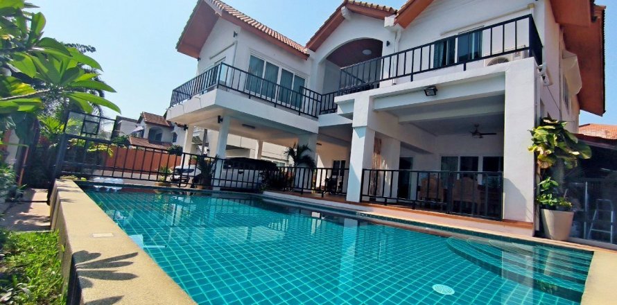 Casa de 5 dormitorios en Pattaya, Tailandia № 82451