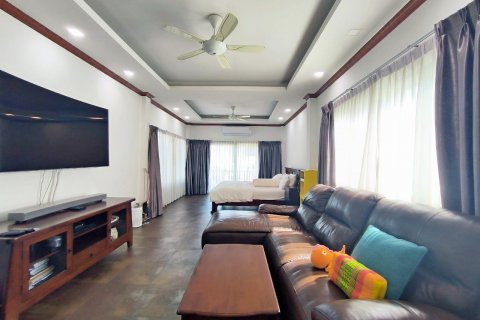 Casa de 5 dormitorios en Pattaya, Tailandia № 82451 - foto 24