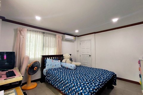 Casa de 5 dormitorios en Pattaya, Tailandia № 82451 - foto 20