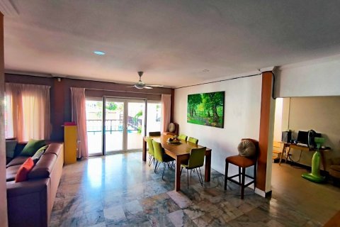 Casa de 5 dormitorios en Pattaya, Tailandia № 82451 - foto 14
