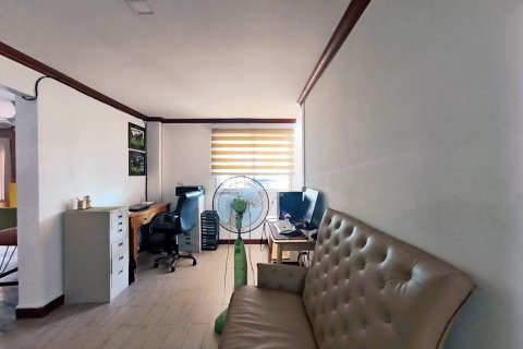 Casa de 5 dormitorios en Pattaya, Tailandia № 82451 - foto 18