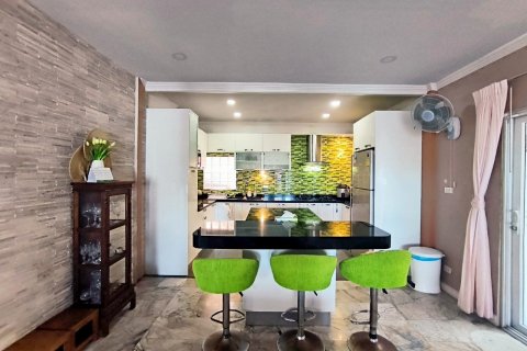Casa de 5 dormitorios en Pattaya, Tailandia № 82451 - foto 15