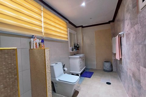 Casa de 5 dormitorios en Pattaya, Tailandia № 82451 - foto 21