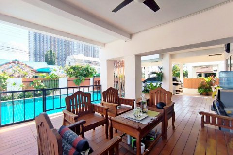 Casa de 5 dormitorios en Pattaya, Tailandia № 82451 - foto 8