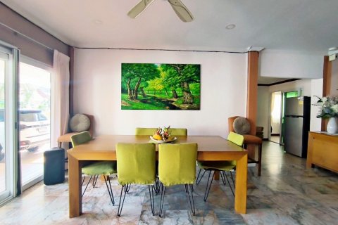 Casa de 5 dormitorios en Pattaya, Tailandia № 82451 - foto 13