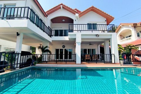 Casa de 5 dormitorios en Pattaya, Tailandia № 82451 - foto 3