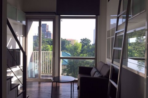 Dúplex de 1 dormitorio en Khlong Toei, Bangkok, Tailandia № 76337