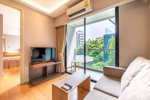 Condominio de 1 dormitorio en Khlong Toei, Bangkok, Tailandia № 76340 - foto 2